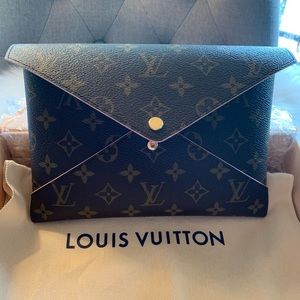 💯 Authentic Large LV Kirigami